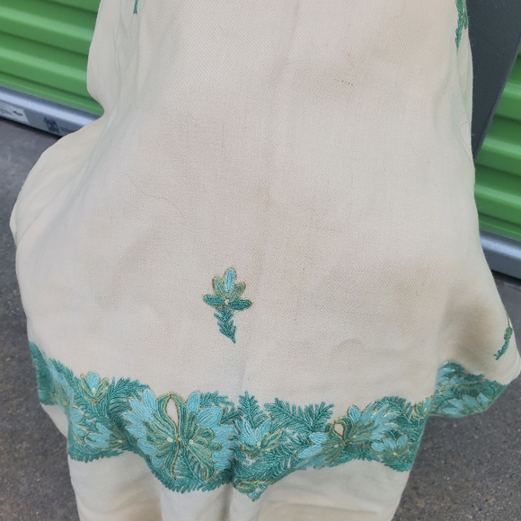 VTG  Oversized Tan 37x26 Scarf Shawl - Picture 2 of 5